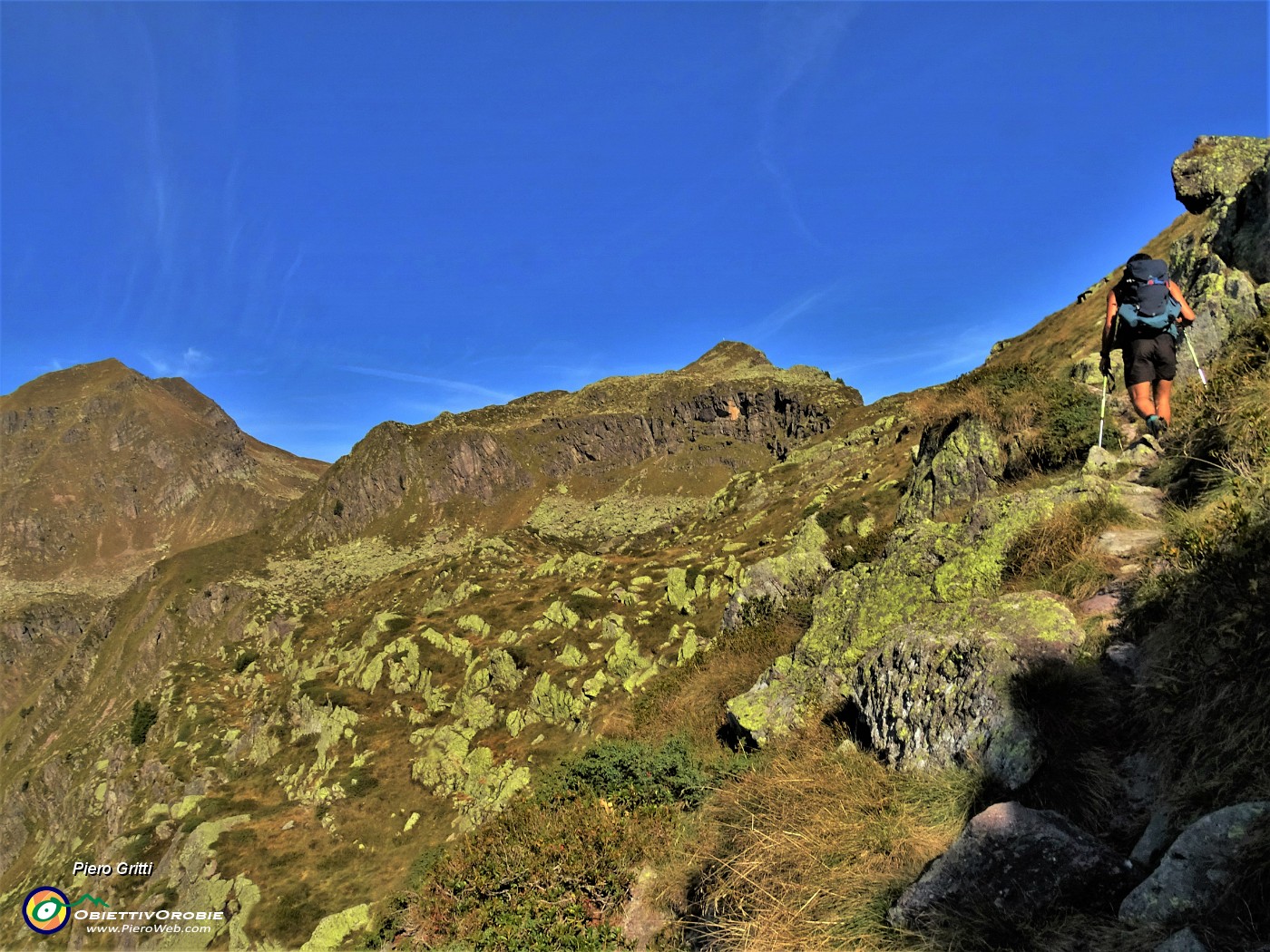 24 Salendo con vista verso la Cima di Mezzeno.JPG